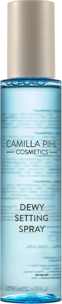 Camilla Pihl Cosmetics Dewy Setting Spray 120 ml v:6375062 Camilla Pihl Cosmetics Dewy Setting Spray 120 ml v:6375062